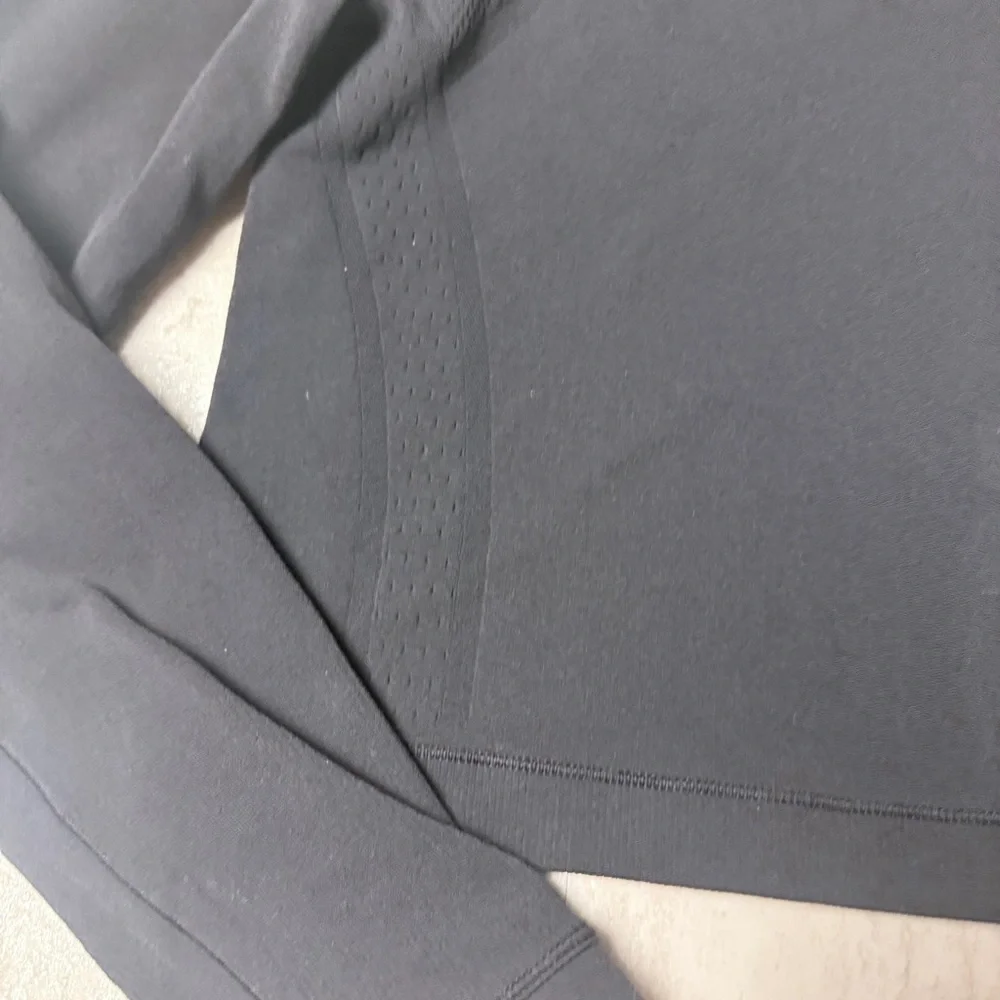Ivivva by lululemon cropped turtleneck tech top dance top shirt